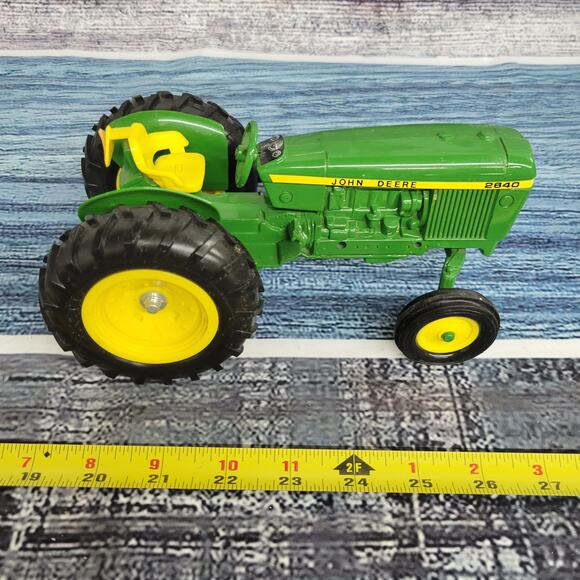 Vintage 1/16 scale Ertl John Deere 2640 diecast tractor w/frontend green/yellow - Picture 1 of 10